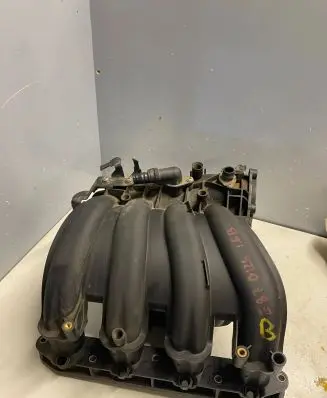 BMW 1 E81 E87 Intake manifold 7518751 13018470 2103061