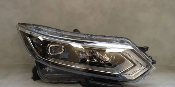 Nissan Qashqai Headlight/headlamp 10019011