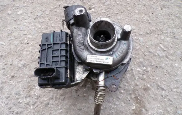 Peugeot 607 Turbo 4U3Q6K682AJ