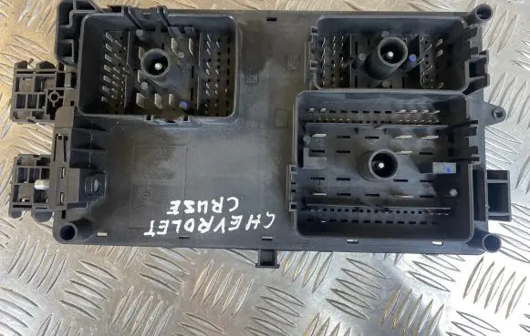 Chevrolet Cruze Fuse module 529050199 13255300
