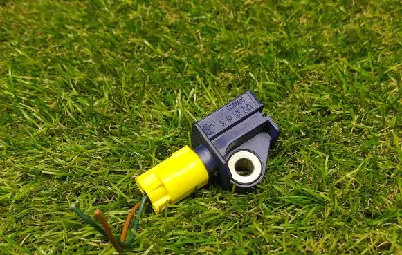 Mercedes-Benz E W212 Airbag deployment crash/impact sensor A2128204926