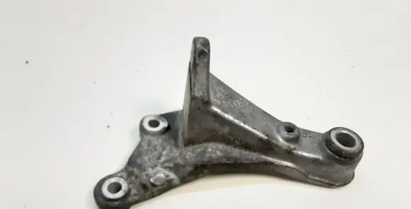 Volvo XC90 Engine mounting bracket 30711584