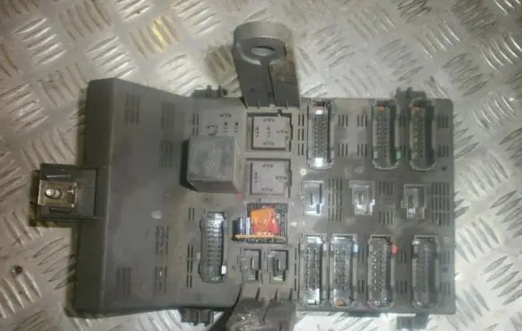 Renault Laguna I Fuse box set 7700821586