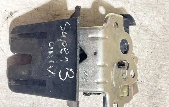 Skoda Superb B6 (3T) Tailgate/trunk/boot lock/catch/latch 8K9827505A