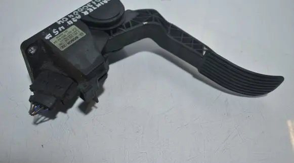 Mercedes-Benz Vito Viano W638 Accelerator throttle pedal A9013000404