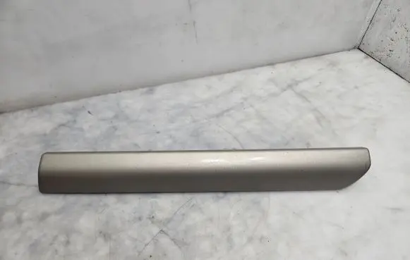 Dashboard glove box trim