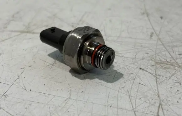 BMW X3 G01 Exhaust gas pressure sensor 8570936