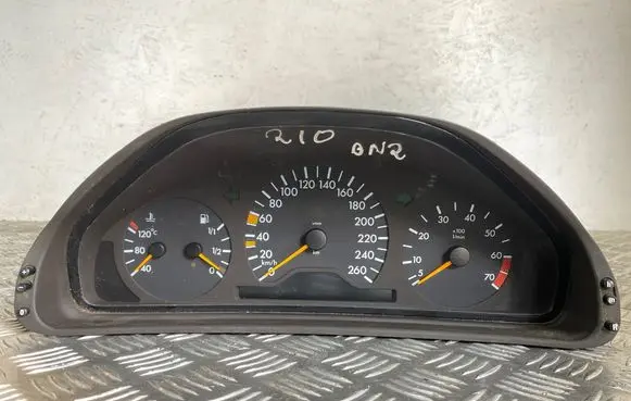 Mercedes-Benz E W210 Speedometer (instrument cluster) 2105409547 84570250