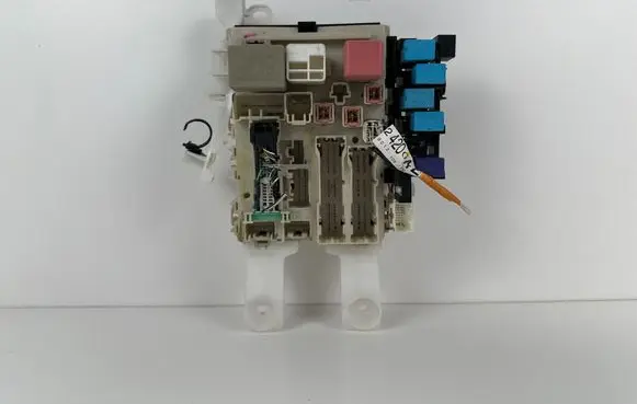 Toyota RAV 4 (XA30) Fuse box set 8273042011 8J061467 0446