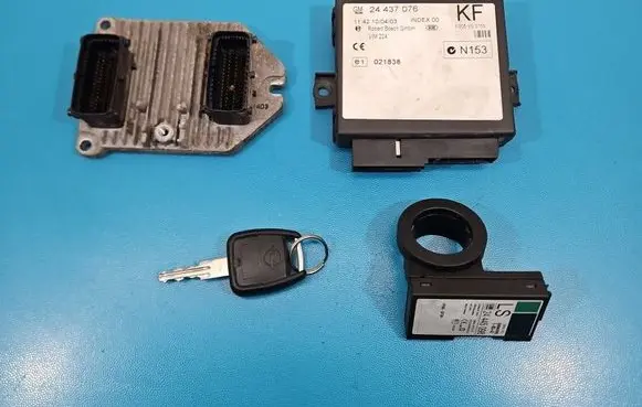 Opel Zafira A Engine control unit/module ECU 55351752 IMPRK1543257