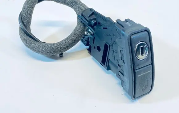 Volkswagen Phaeton Glove box lock 3D1857148