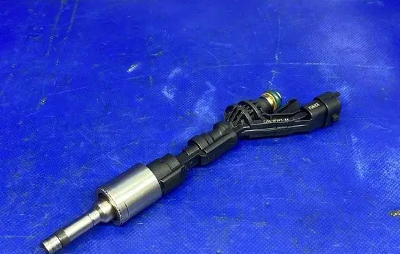 Ford Kuga II Fuel injector CJ5G9F593AA