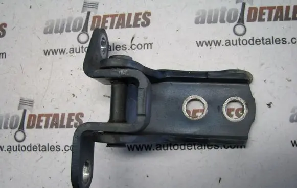 Toyota Avensis T250 Front door upper hinge