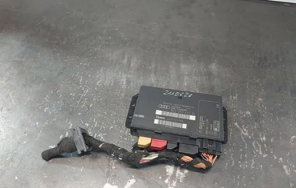 Audi A4 S4 B6 8E 8H Comfort/convenience module 8E0959433AJ