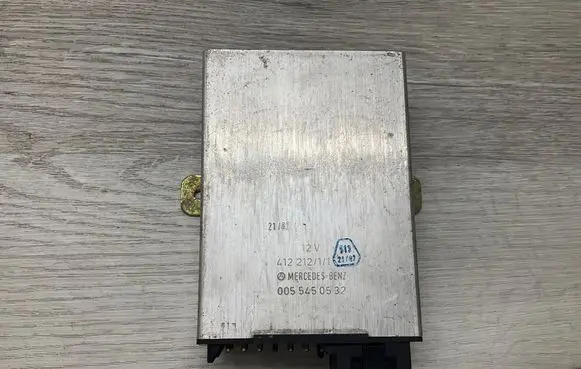 Mercedes-Benz E W124 Engine control unit/module 0055450532