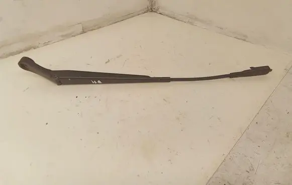 Opel Zafira B Front wiper blade arm 13145564