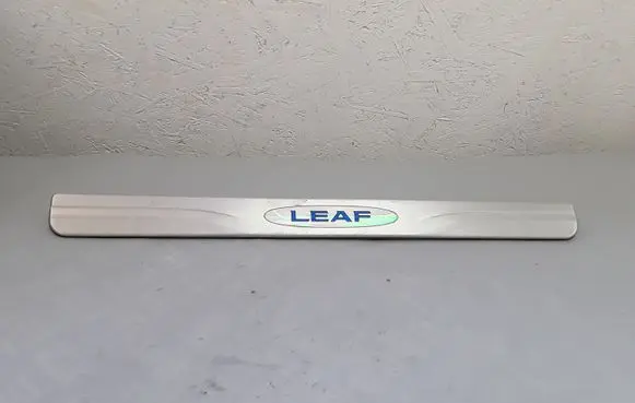 Nissan Leaf I (ZE0) Front sill trim cover 999G68X001