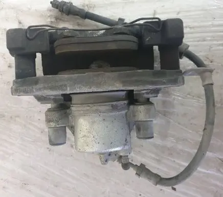 Ford Focus Front brake caliper AV612B302AA 1682876