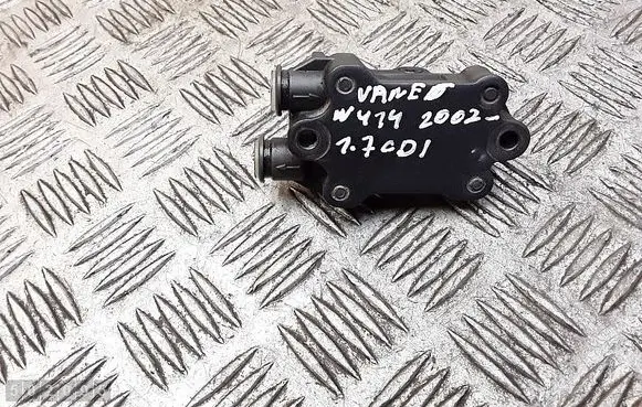 Mercedes-Benz Vaneo W414 Fuel injection high pressure pump a6110900350