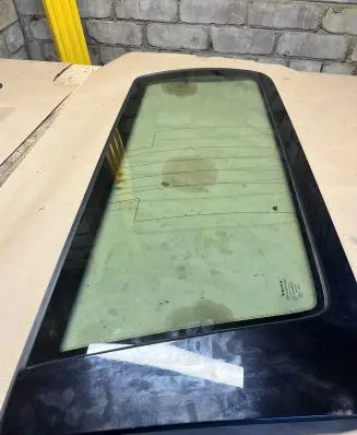 Volvo XC70 Rear side window 43R000935 E000186 DOT57M6AS2