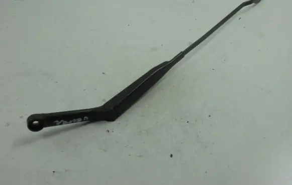 Opel Vectra B Front wiper blade arm 90504175