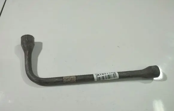 Hyundai i30 Wheel nut wrench 