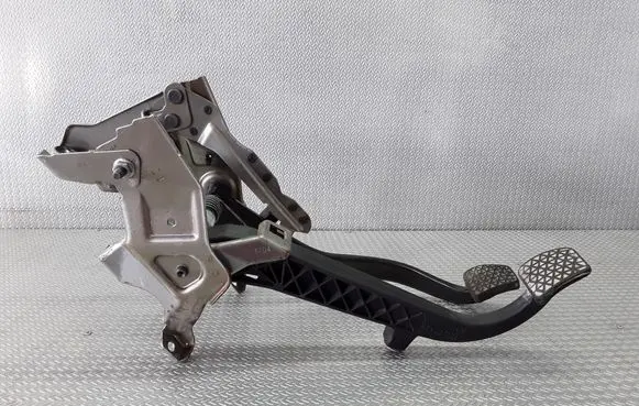 Opel Meriva A Pedal assembly 