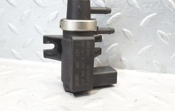 Volkswagen Touareg I Turbo solenoid valve 1J0906627C 72290303