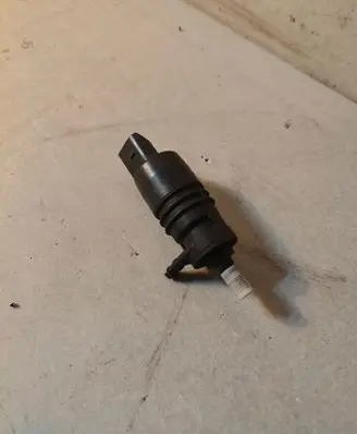 BMW 3 E90 E91 Windscreen/windshield washer pump 7302589