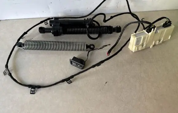 BMW 5 F10 F11 Tailgate hydraulic set 7361970