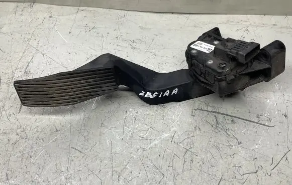 Opel Zafira B Accelerator throttle pedal 9202341