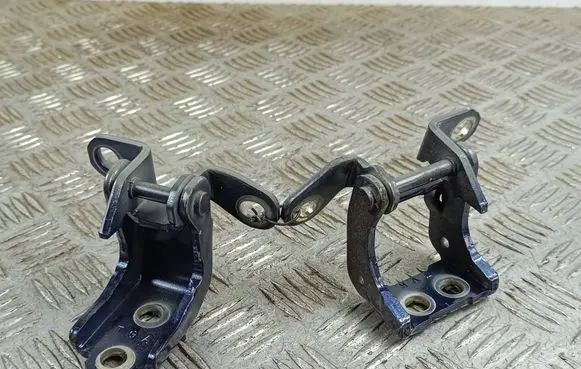 Rear door hinge set