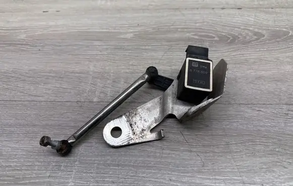 BMW 5 E60 E61 Headlight/headlamp level sensor 6778809 13907
