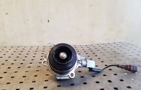 Volkswagen PASSAT B8 Water pump 010157802KT