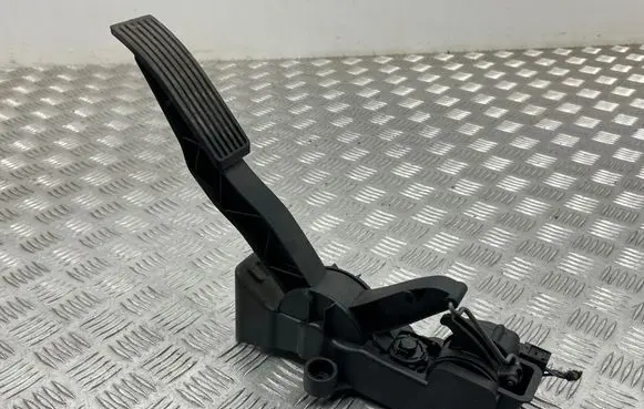 Mercedes-Benz B W245 Accelerator throttle pedal 91736020