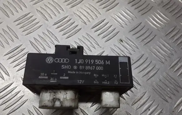 Volkswagen Polo IV 9N3 Coolant fan relay 1J0919506