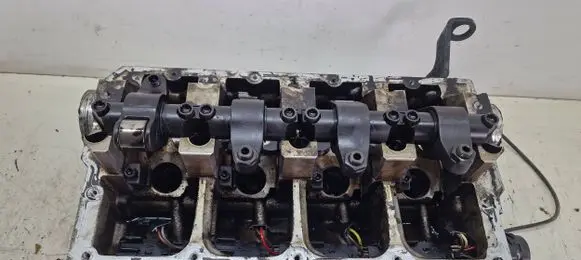 Volkswagen PASSAT B5 Engine head 038103373C