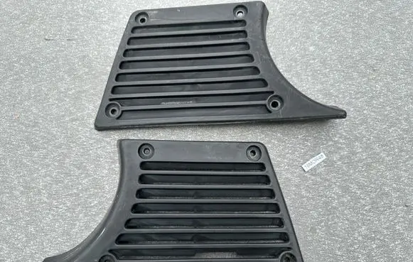 Rear air vent grill