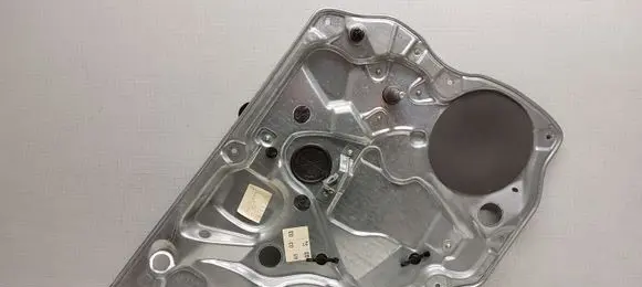 Rear door manual window regulator