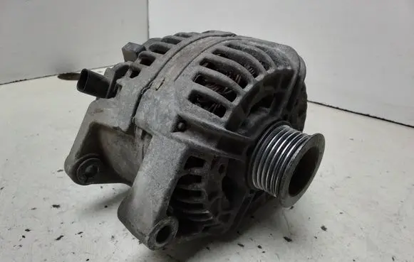 Opel Zafira A Generator/alternator 0124515032