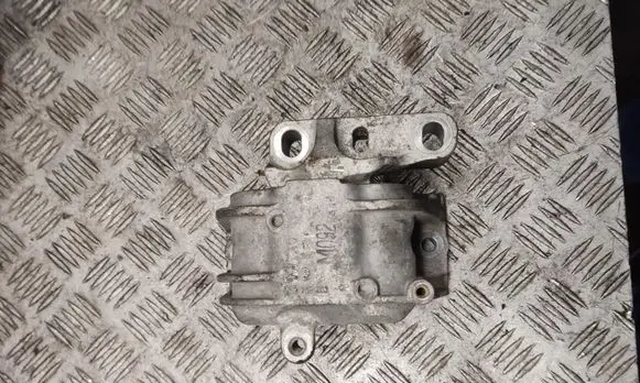 Volkswagen Golf VI Engine mount bracket 1K0199262