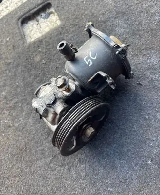 Subaru Forester SF Power steering pump 