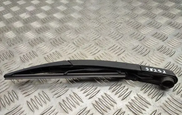 Rear wiper blade arm