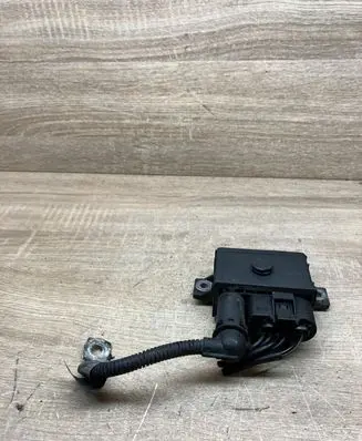 BMW 5 E60 E61 Glow plug pre-heat relay E2110022358