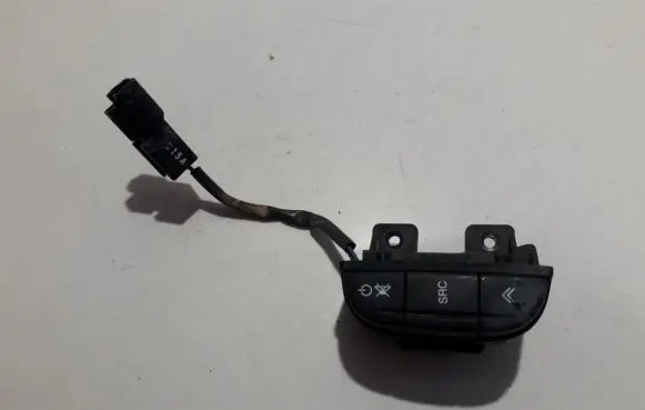 Toyota Tacoma I Steering wheel buttons/switches 