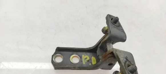 Mitsubishi Outlander Front door lower hinge 