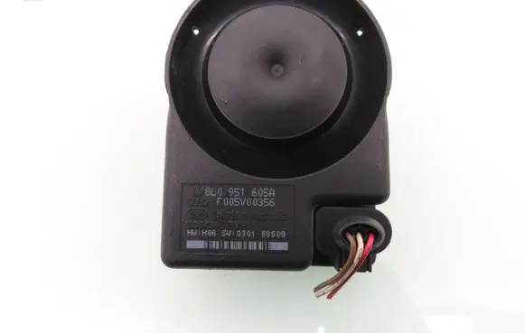 Audi A8 S8 D3 4E Alarm system siren 8L0951605A