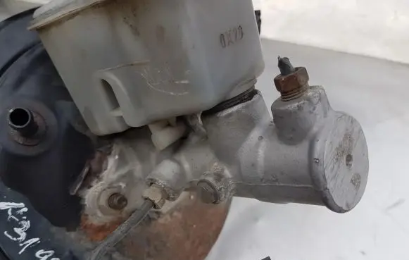 Mazda 323 F Master brake cylinder
