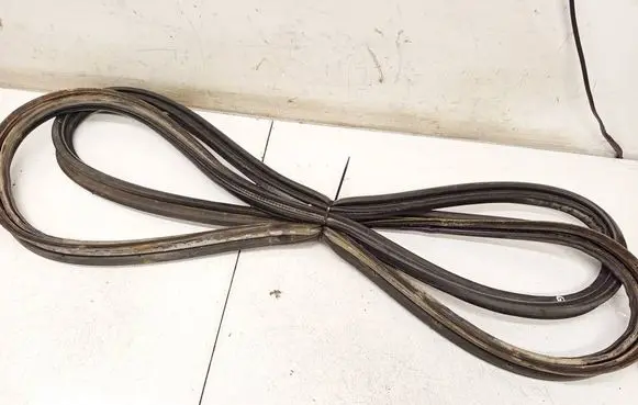 Toyota Avensis Verso Trunk rubber seal (body)