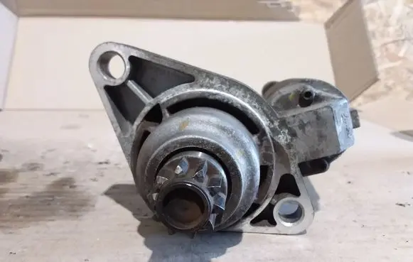Volkswagen Polo V 6R Starter motor 0AM911023B